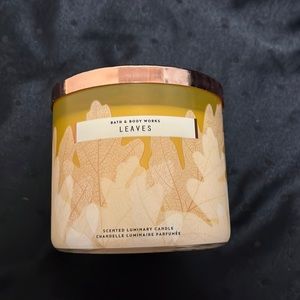 Bath and Bodyworks leaves candle